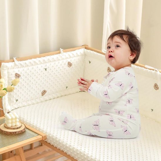 Tour de lit bébé sécurité et confort chaleureux 