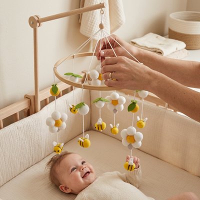 Bébé aime toucher mobile pour bébé abeilles jaune 
