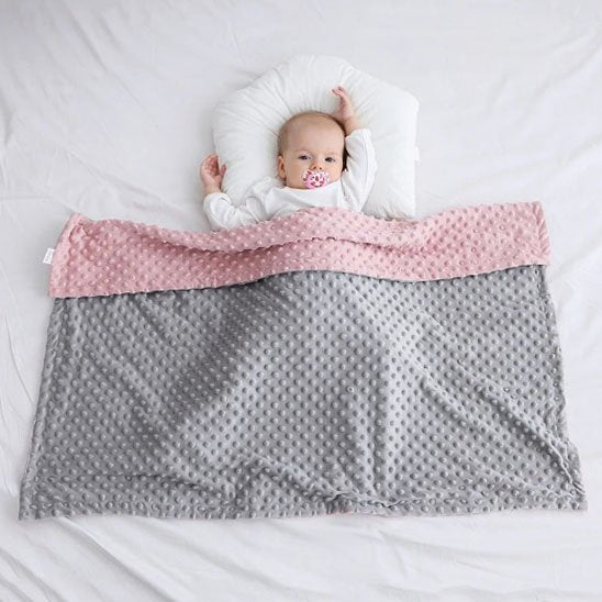 Bébé calme et apaiser avec couverture bébé