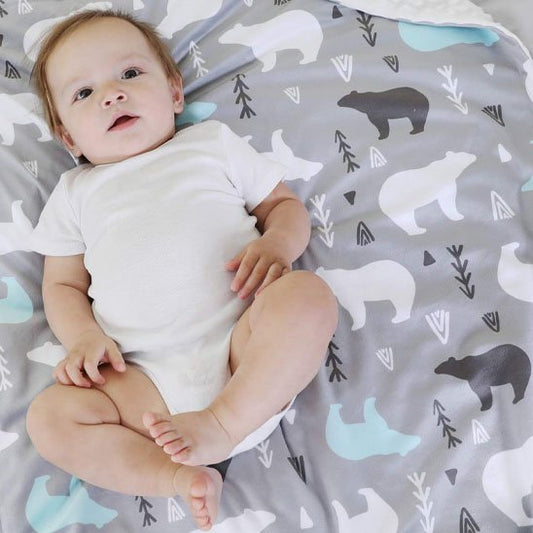 Bébé confortable avec couverture bébé ours 