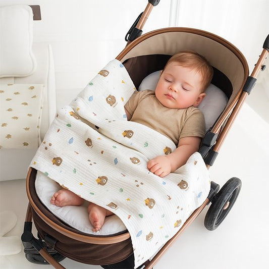 Bébé dans poussette avec couverture bébé chaude 