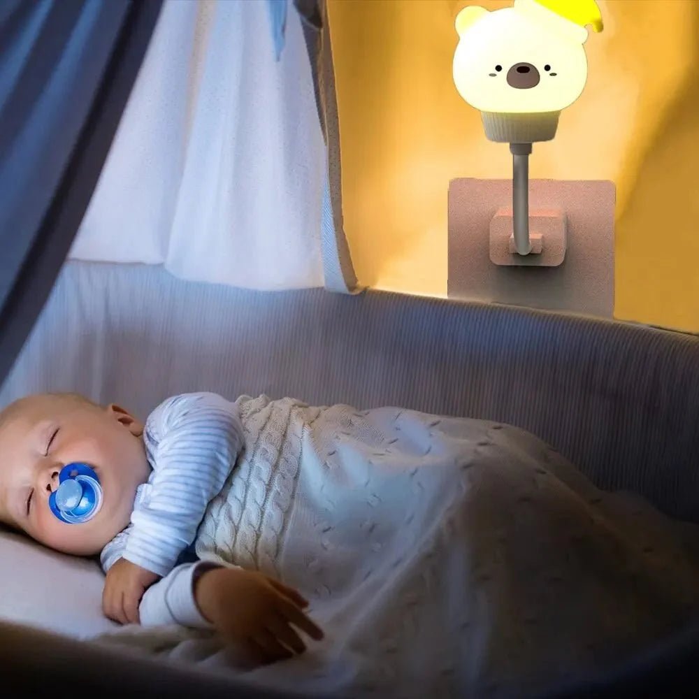 Bébé dort paisiblement avec veilleuse bébé ourson 