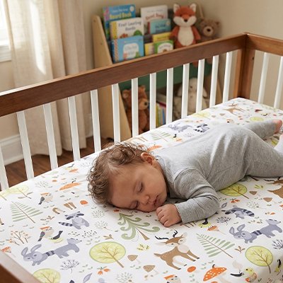 BEBE DORT SUR DRAP HOUSSE LIT BEBE
