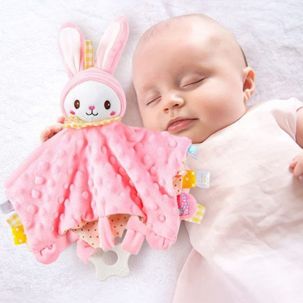 BEBE ENDORMI AVEC DOUDOU BEBE LAPINE ROSE 