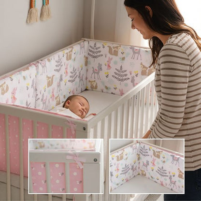 Bébé endormi et calme avec tour de lit 