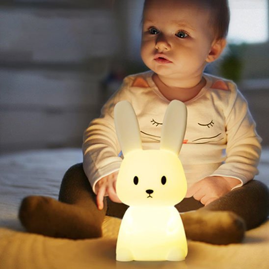 BEBE SURPRIT AVEC VEILLEUSE BEBE LAPIN 