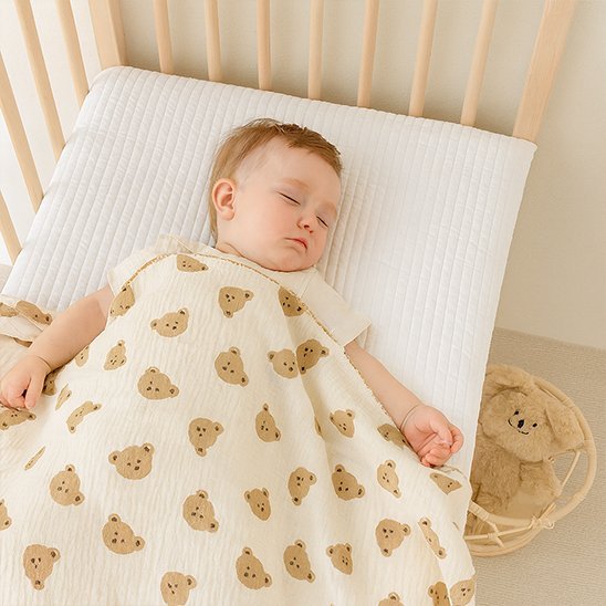 Couverture bébé avec image oursons et bébé endormi 