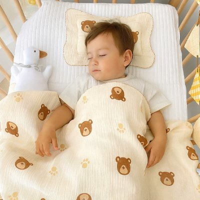 Couverture bébé motif ours avec bébé apaisant 