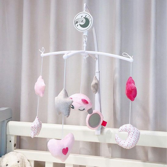 Mobile musical bébé installer sur lit bébé 