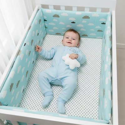 TOUR DE LIT BEBE GARCON AVEC BEBE HEUREUX