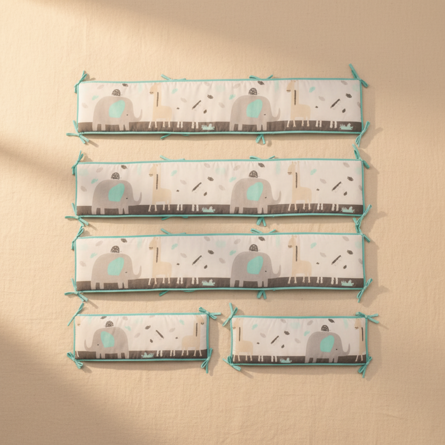 Tour de lit bleu et blanc - composition chaleureuse