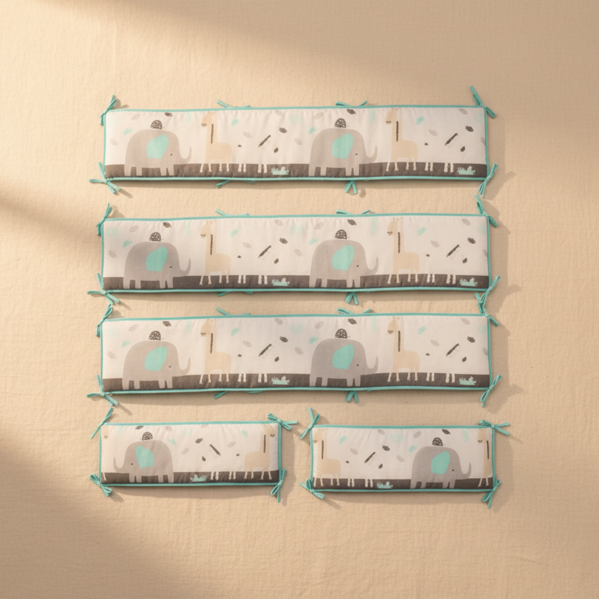 Tour de lit bleu et blanc - composition chaleureuse