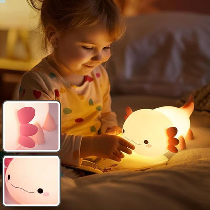 Veilleuse axolotl DouceDodo installée dans chambre de bébé moderne